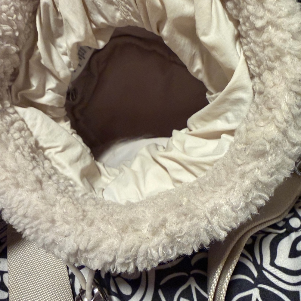Lululemon Athletica Cream Shoulder Bag - Picture 4 of 6